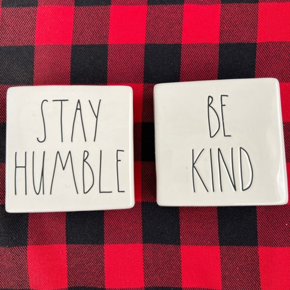 LOT OF 2 RAE DUNN STAY HUMBLE‎ BE KIND CERAMIC DECOR PAPERWEIGHTS